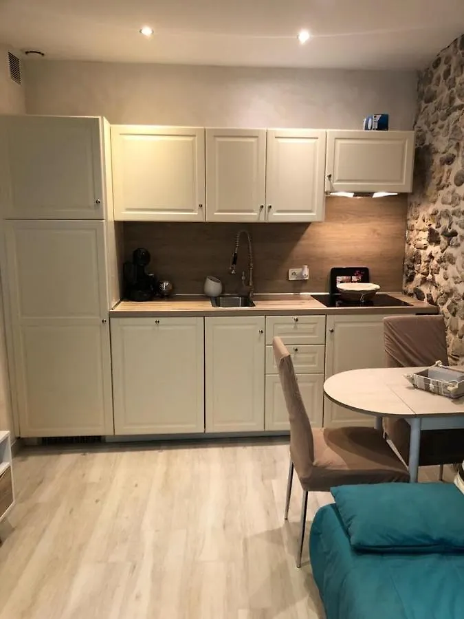 Апартаменты Vieil Antibes, Ravissant 2P Avec Petite Terrasse 0*, Антиб Франция