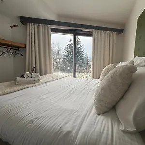 https://les-trois-chaufatons-chalets-boutique-proprietes-mont-amour.hotels-rhonealpes.com