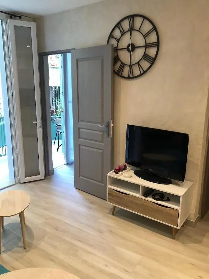 Vieil Antibes, Ravissant 2P Avec Petite Terrasse Apartment 0*, Antibes
